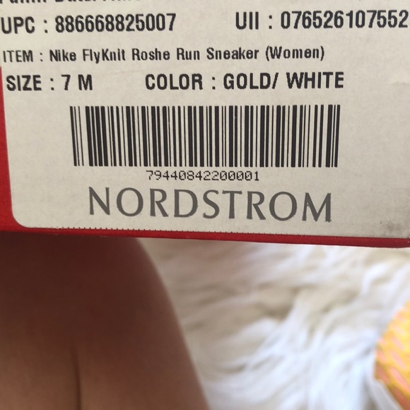 Like new...Nike FlyKnit Roshe Run Shoes. Sz 7 - Picture 10 of 11